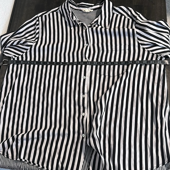 Jane & Delancey Multi Stripe Mother of Pearl Button Back Top Size 1X - Picture 7 of 8